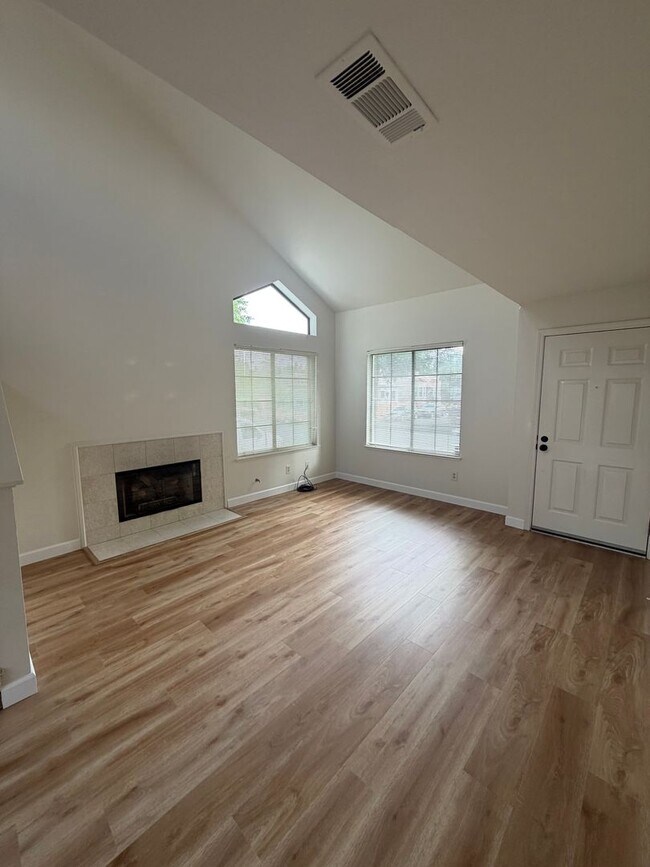 Building Photo - Beautifully Updated 2-bedroom 2 bath home blocks from Downtown Martinez!