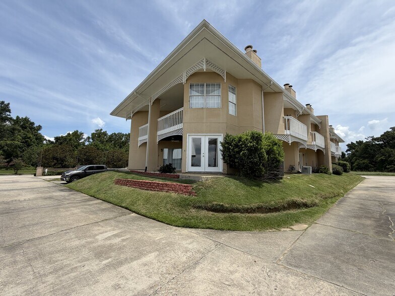 Building Photo - 109 Tops L Dr