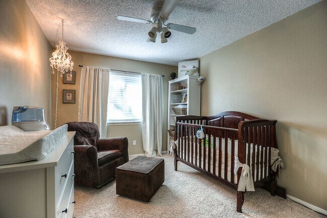 Building Photo - 24 Edgewood Forest Ct