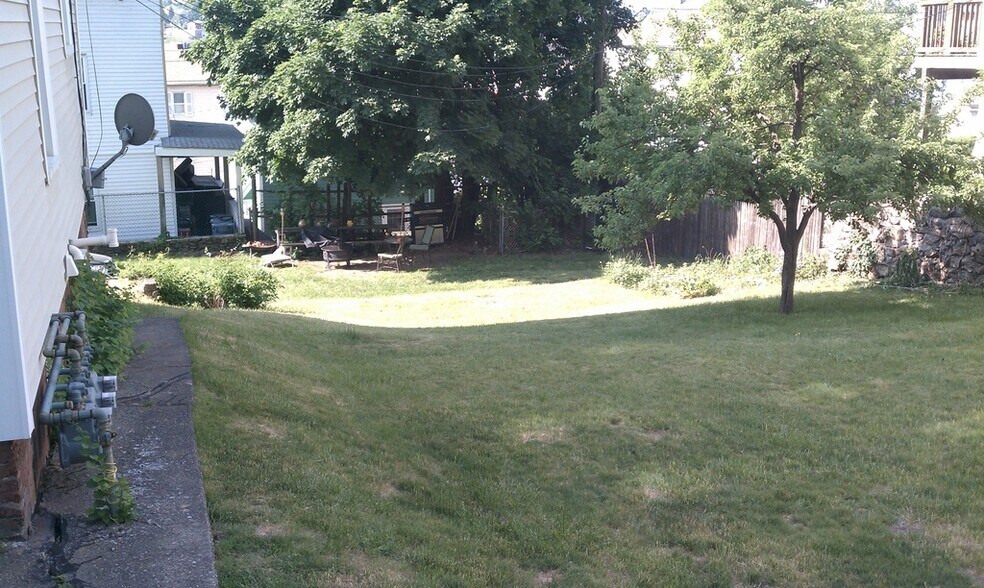 Private Side Yard - 22 Gage St