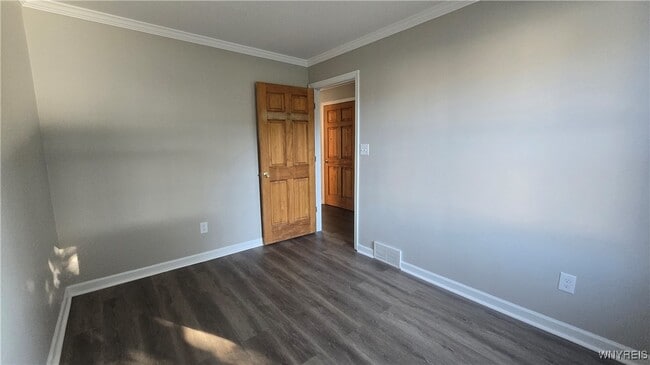 Building Photo - 5422 Transit Rd