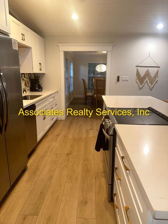 Building Photo - 3 Bed/2 Bath Spacious Home in Mason Manor! Screened Porch and Fenced Backyard!!!