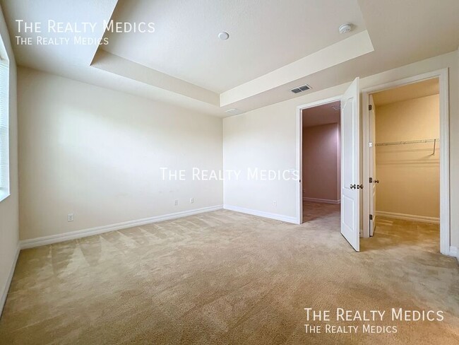 Building Photo - Wonderfull 2 bedroom, 2.5 bath Townhome in...