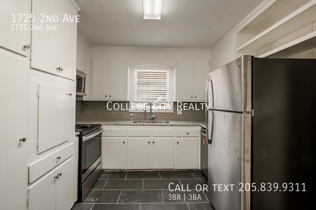 Building Photo - 1725 2nd Ave