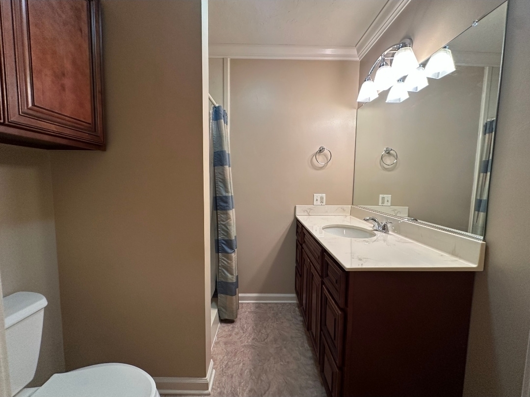 Master Bathroom - 12294 Highway 45