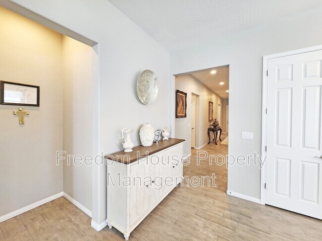 Building Photo - 4901 Fairwood Ct