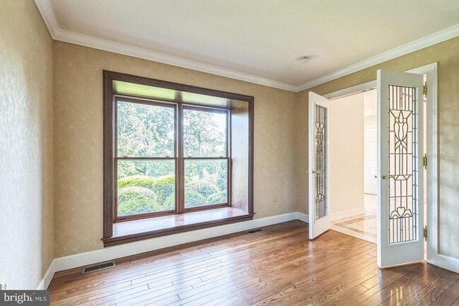 Building Photo - For Rent! Large 5-Bedroom, 3.5-Bath Home with Scenic Views