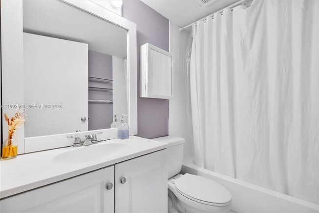 Building Photo - 1720 NW N River Dr