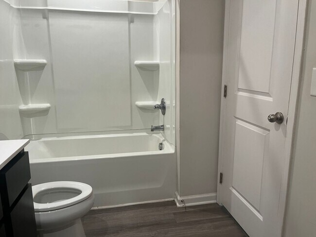 Building Photo - 3BR/2.5BA Townhouse in Hampton Townes