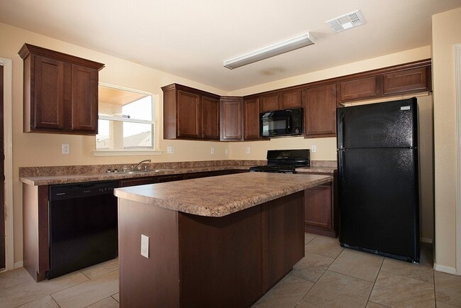 Building Photo - RECENTLY RENOVATED EASTSIDE HOME