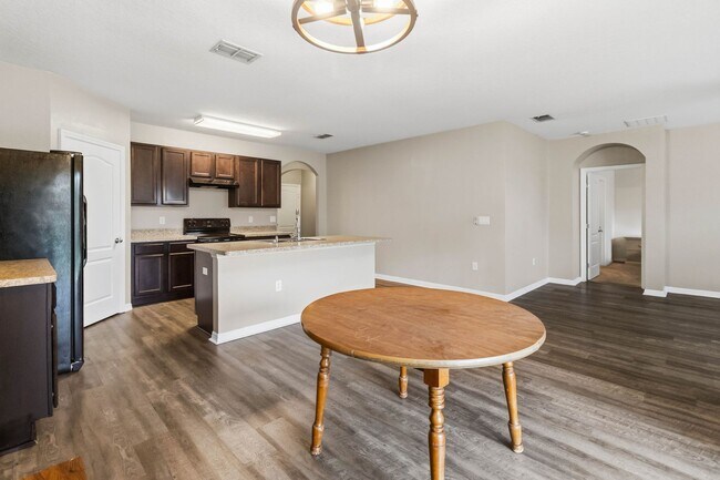 Building Photo - 2318 Sequoia Way