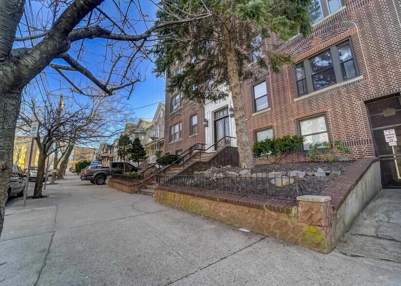 Building Photo - 115 Highland Ave