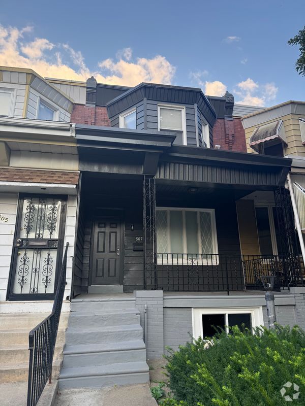 Building Photo - 807 S 57th St