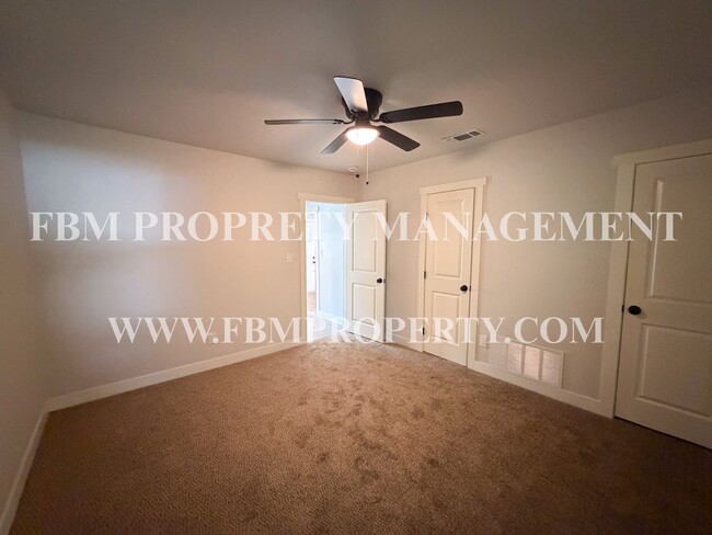 Building Photo - 1606 Cherry Ave