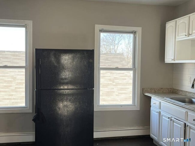 Building Photo - 162 Sheridan St