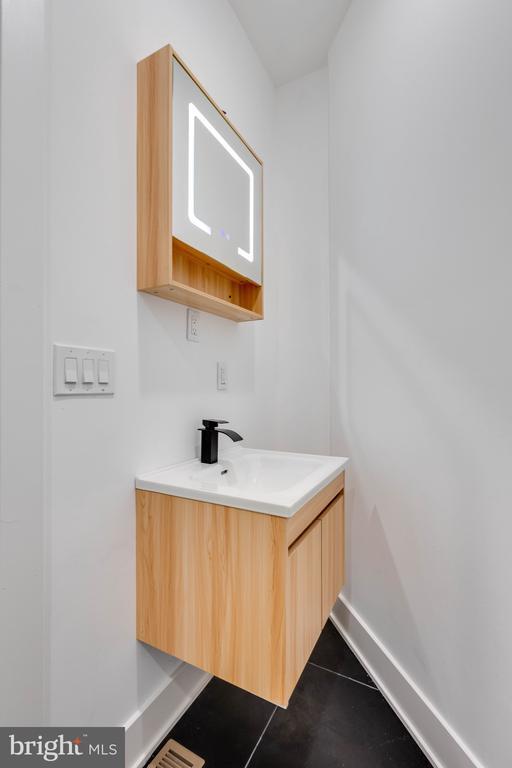 Building Photo - 713 S 55th St