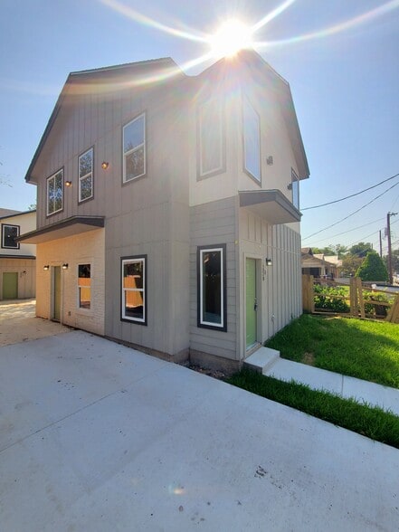 Old Photo - 1528 Lamar St