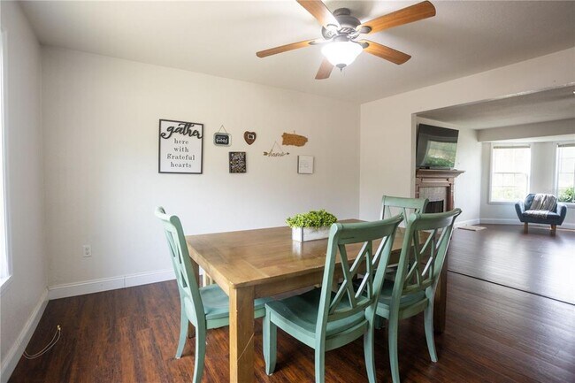 Building Photo - 1159 SW Valencia Heights Ave