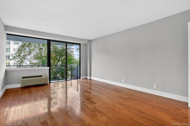 Building Photo - 15 Stewart Pl