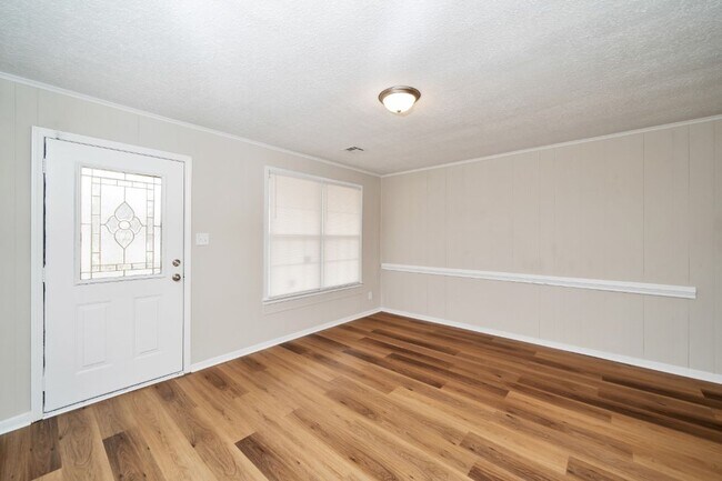 Building Photo - 1216 Beechdale Rd