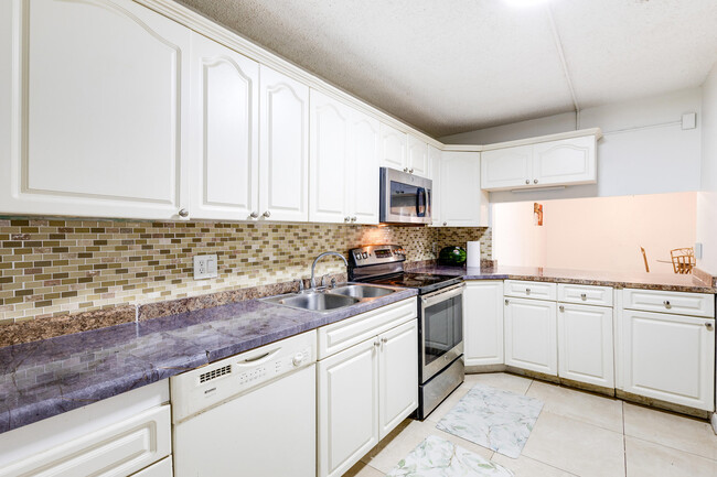 Building Photo - 4245 Landar Dr