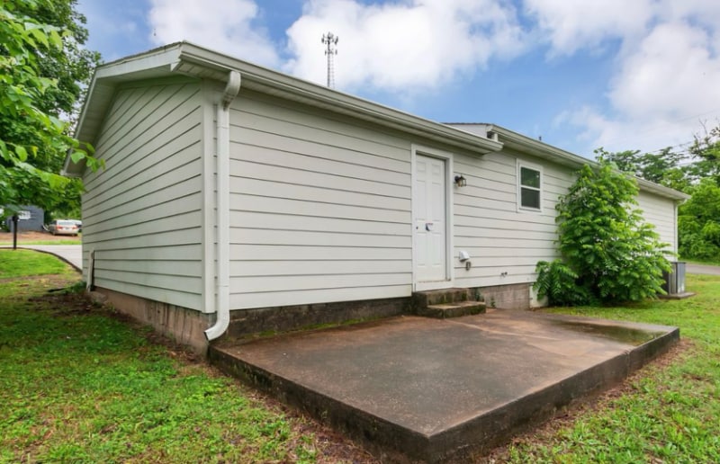 Building Photo - 606 W 4th St