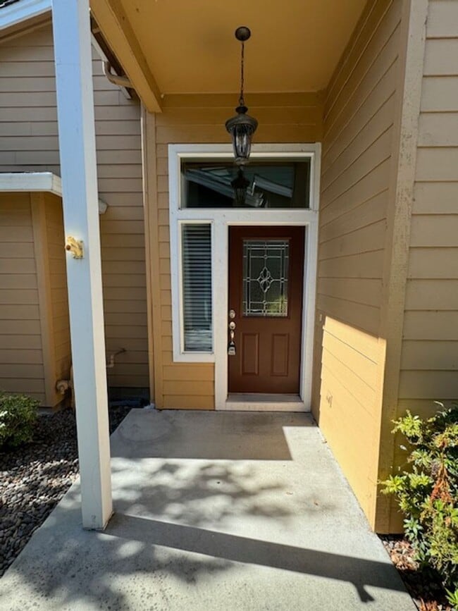 Building Photo - COME HOME TO COMFORT TO THIS 3 BEDROOM HOM...