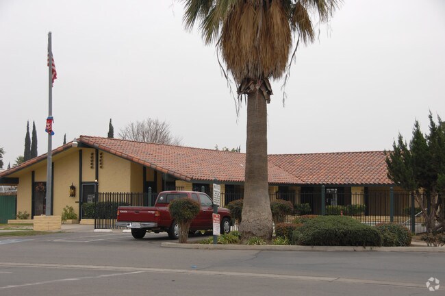 Primary Photo - Franciscan/Town & Country