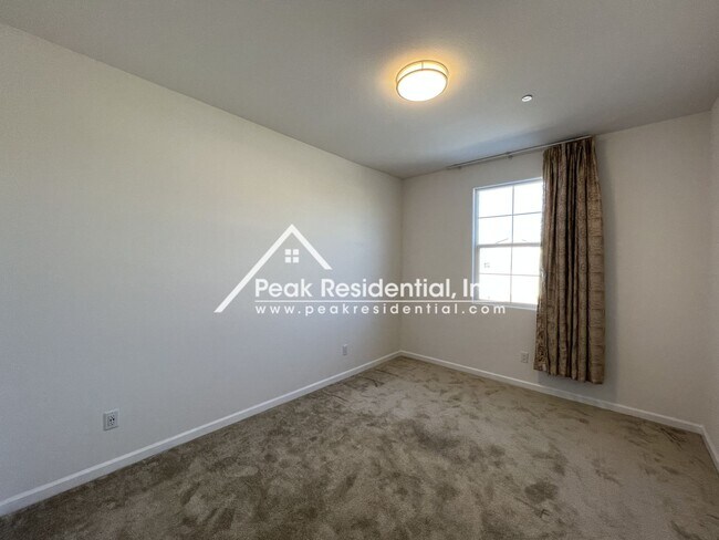 Building Photo - Newer 4bd/3ba Elk Grove Home with 2 Car Garage