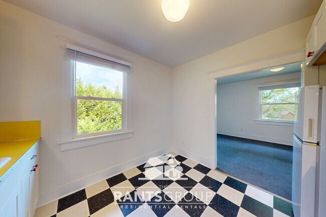 Building Photo - 180
