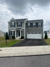 Building Photo - "Beautifully Maintained 4 Bedroom Home wit...