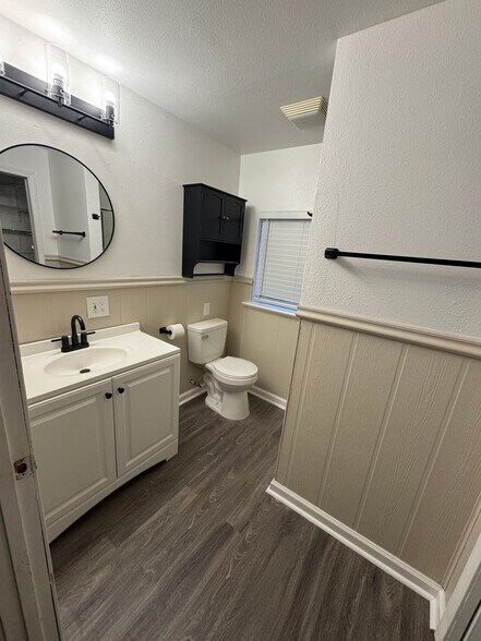 NEW RENOVATED Bathroom 1 Livingroom w/ Shower - 4972 Matherne St