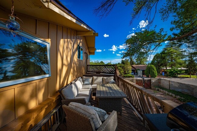 Building Photo - 3615 Horacio Ct NE