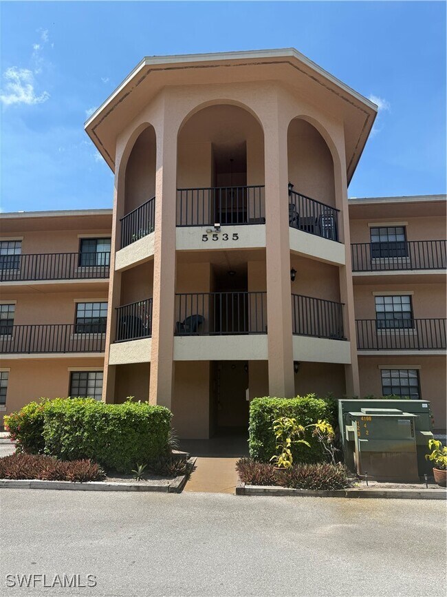 Building Photo - 5535 Rattlesnake Hammock Rd