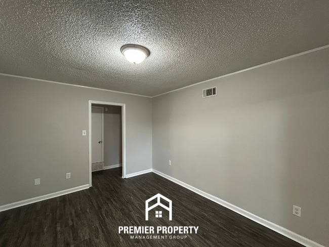 Building Photo - Newly Renovated 3BR/2BA Southaven Home with Hardwood Floors & Fenced Yard