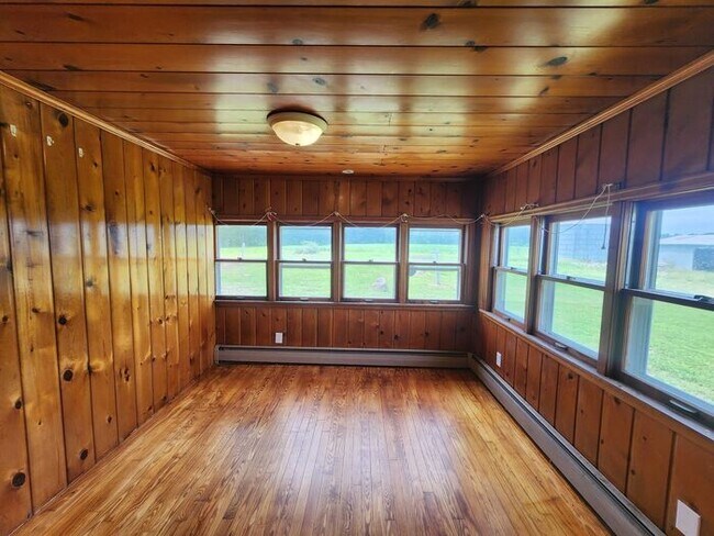 Building Photo - NOW $100 OFF! - Charming Single-Family Home