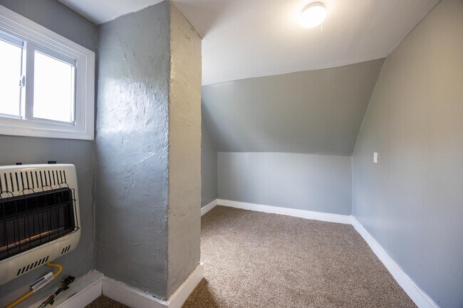 Building Photo - 2257 E 80th St