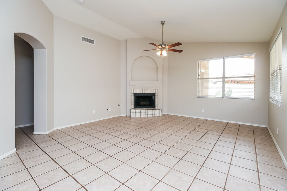 Building Photo - 7932 W Taro Ln