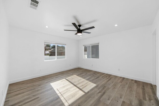 Building Photo - 4723 Albury Ave