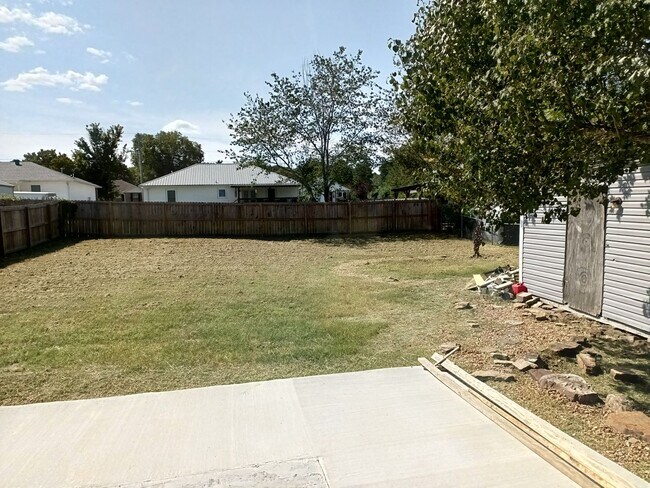 Building Photo - 426 Summer Dr