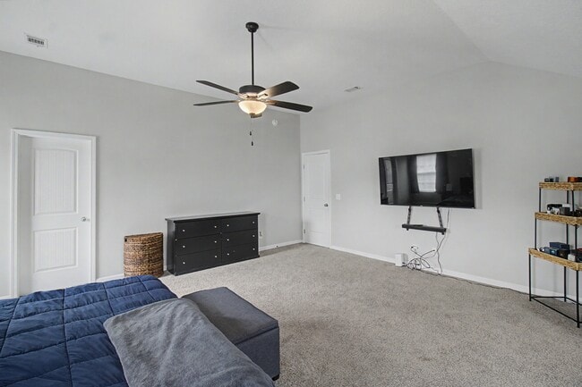 Building Photo - 18 Sunflower Cir NE