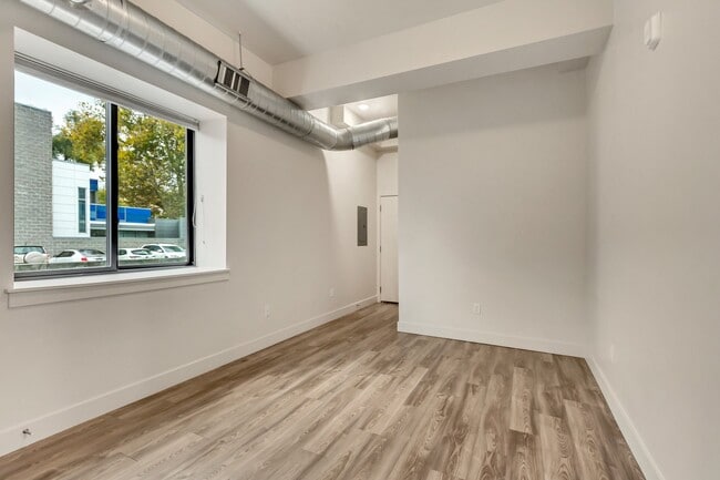 Building Photo - 606 W North Temple St