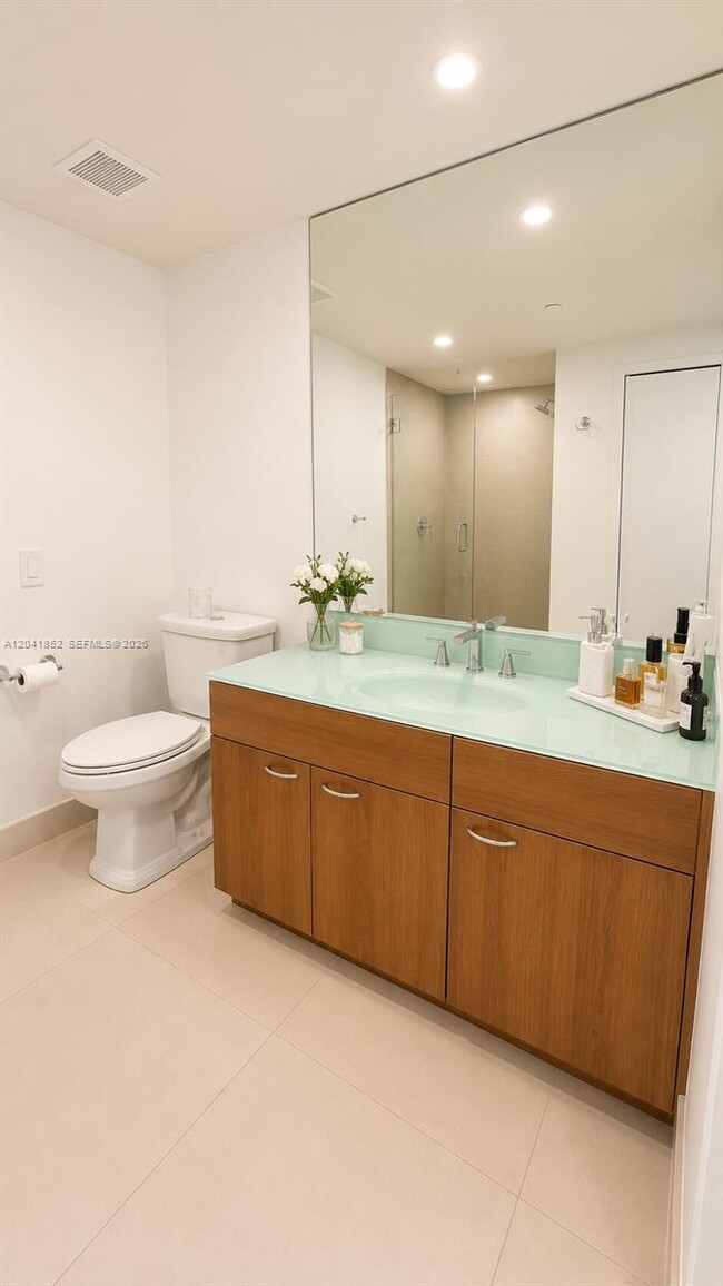 Building Photo - 3640 Yacht Club Dr
