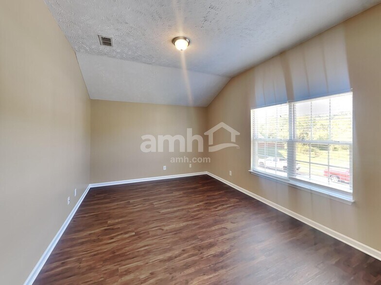 Building Photo - 5608 Hickory Park Dr