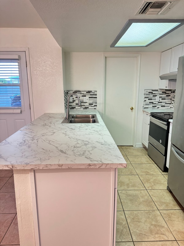 Building Photo - 10230 W Catalina Dr