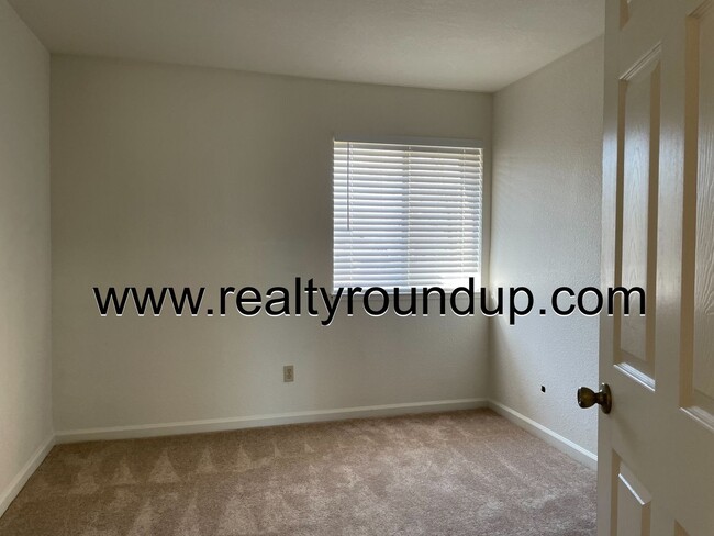 Building Photo - Newly remodeled two bedroom one bath condo...