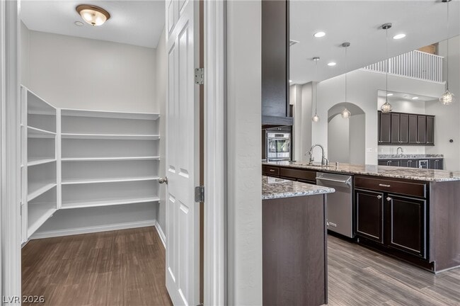 Building Photo - 2852 Josephine Dr