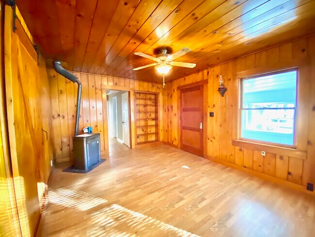 Building Photo - 10217 Ridgeview Dr