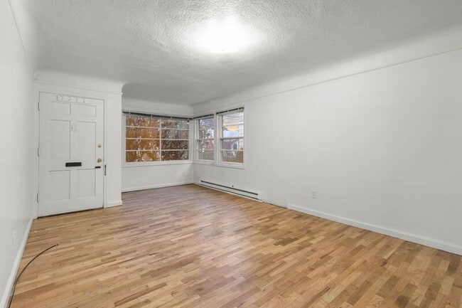 Building Photo - 6614 E Burnside St