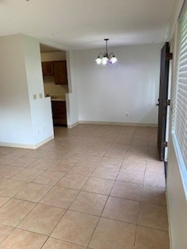 Building Photo - Hidden Valley Estates - 2 bdrm / 1 bath / 2 parking
